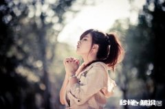 心中的那个人值得被我们一直等待吗还是选择放弃重新开始