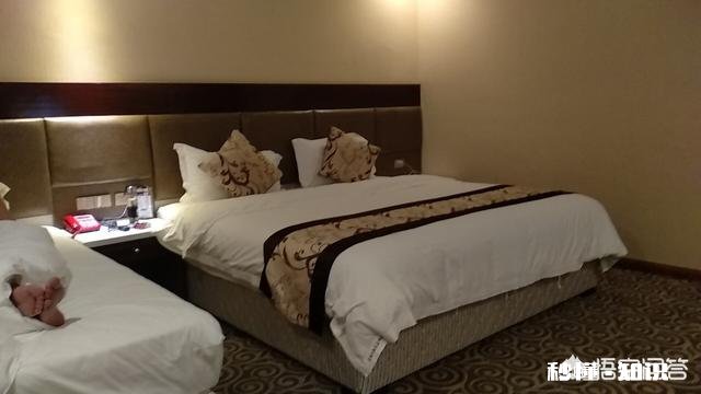 有什么适合老人的床垫吗我爸腰不好，晚上睡觉比较痛苦，想买款好点的床垫给他老人家