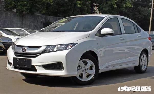 普通老百姓家里购买10万左右轿车或SUV哪一款车型比较合适，丘陵地带