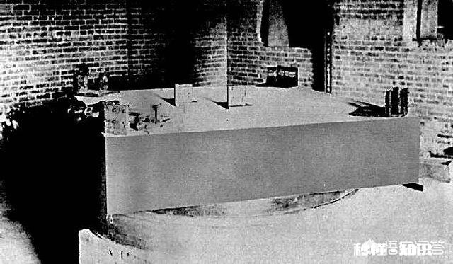 当两个物体各自以1/2光速运动，朝对方移动，是否可以认为这两个物体在以光速接近