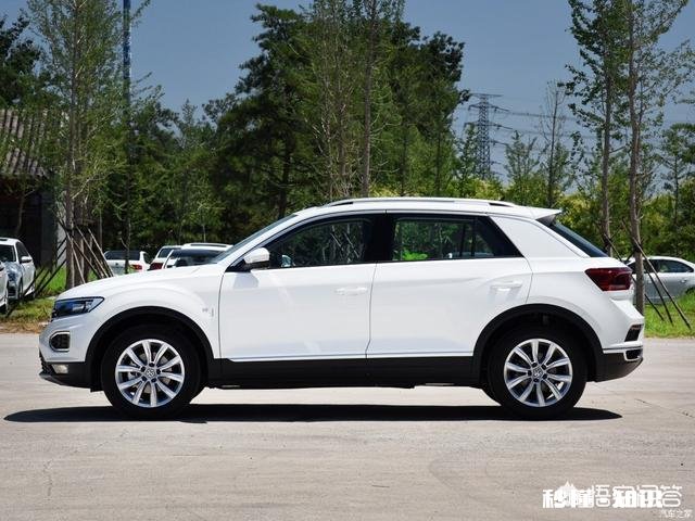 大学毕业15万落地买什么车好