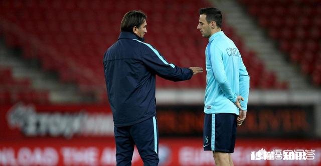 克罗地亚拿到亚军后，卡利尼奇拒绝接受球队授予的奖牌，你怎么看