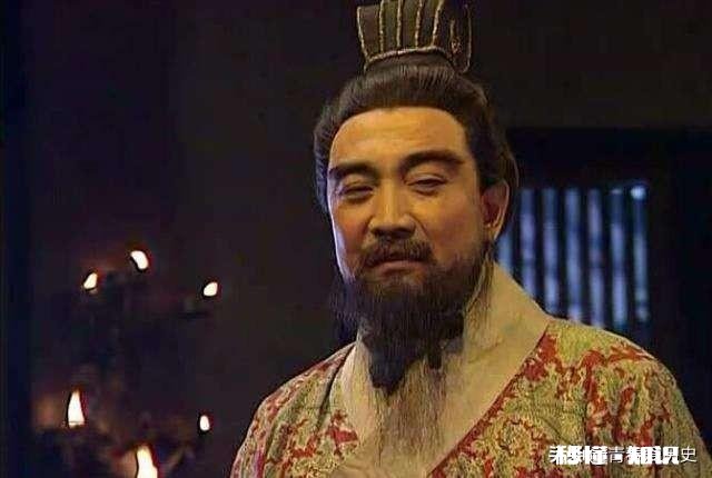 曹操煮酒论英雄“今天下英雄，惟使君与操耳”，刘备为何大惊失色