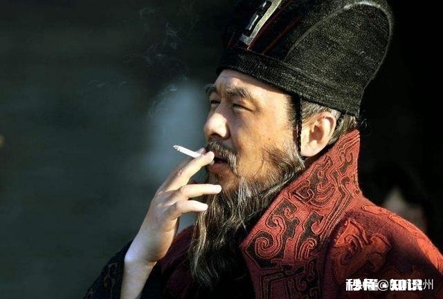 曹操煮酒论英雄“今天下英雄，惟使君与操耳”，刘备为何大惊失色