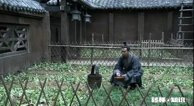 曹操煮酒论英雄“今天下英雄，惟使君与操耳”，刘备为何大惊失色