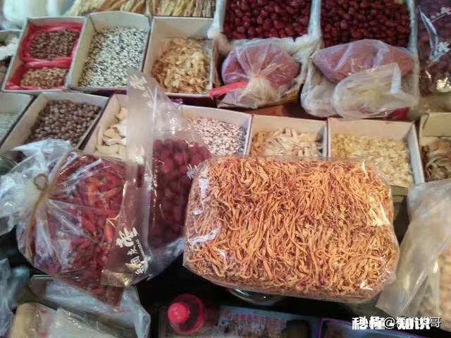 农民冬闲时节，想摆地摊赚个零花钱，卖什么好呢