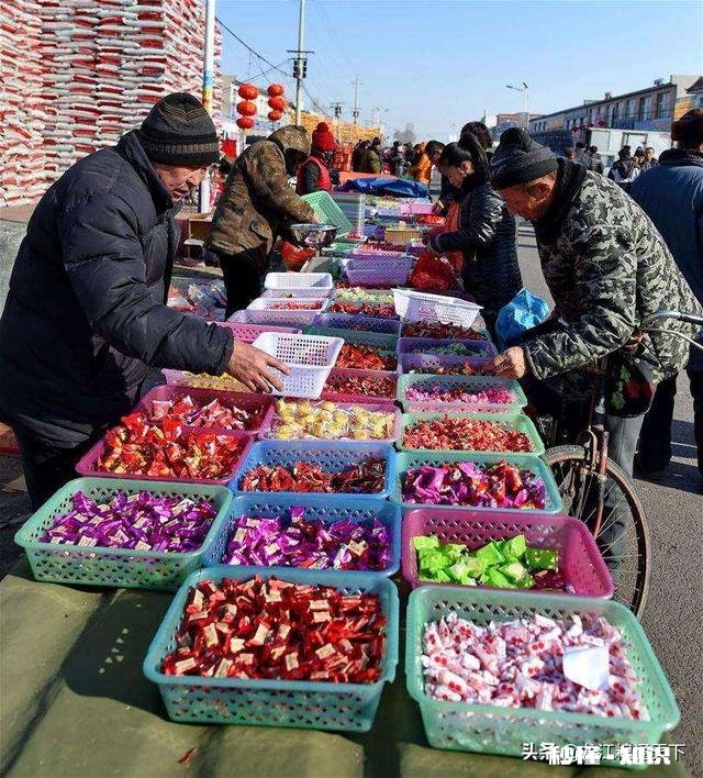 农民冬闲时节，想摆地摊赚个零花钱，卖什么好呢
