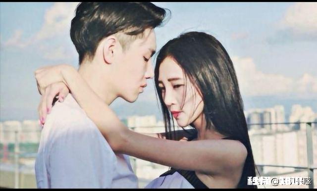 介意男友和前任有联系，怎么办