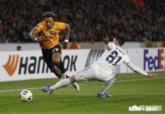 特劳雷2020年已50次联赛过人，是英超第一人！他比登贝莱、法蒂强吗