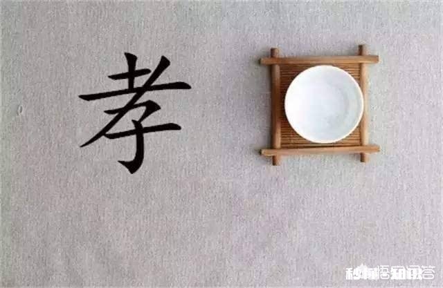 故事：女朋友要求在她的城市全款买一套房，再给彩礼36万，抛弃母亲和她结婚，怎么办