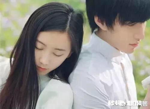 故事：女朋友要求在她的城市全款买一套房，再给彩礼36万，抛弃母亲和她结婚，怎么办