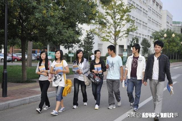 我是一个大一女生,每月要4500合理么