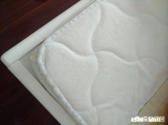 床垫表面为何会生黑点