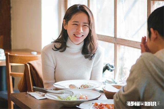 同事离职请吃饭，唯独不叫我，我该如何对待