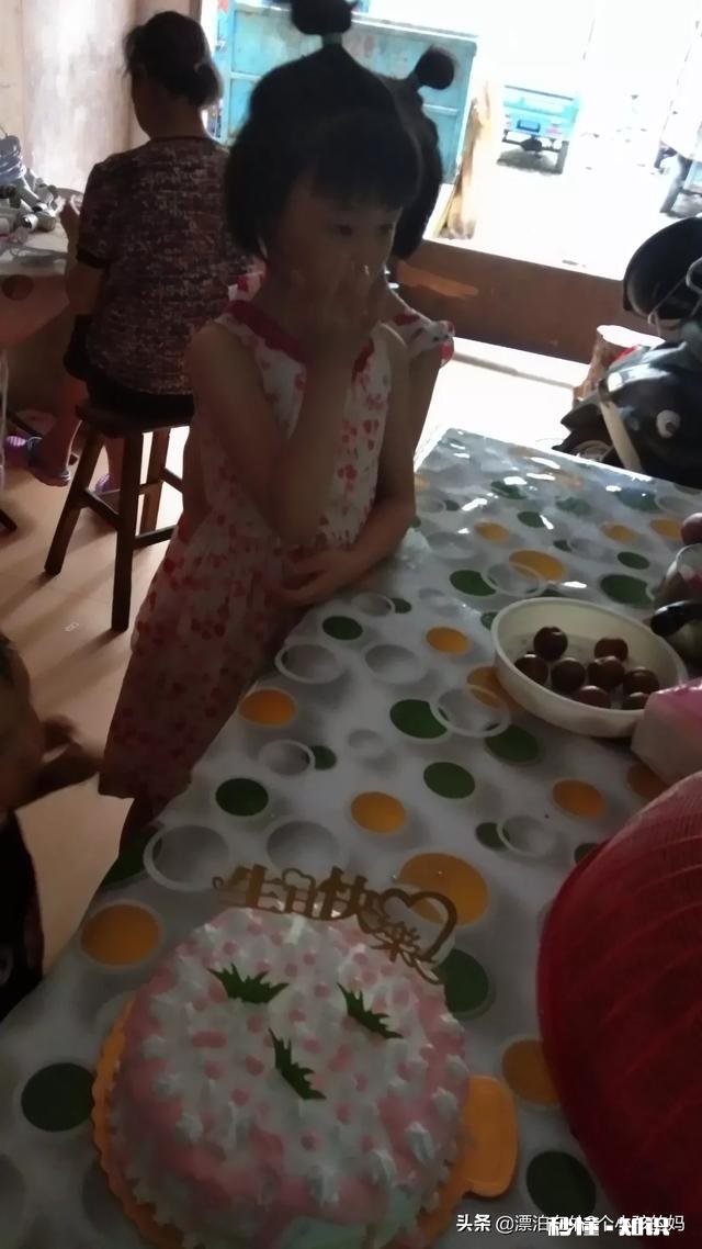 小孩是跟父母在外地读书好还是在老家读书好