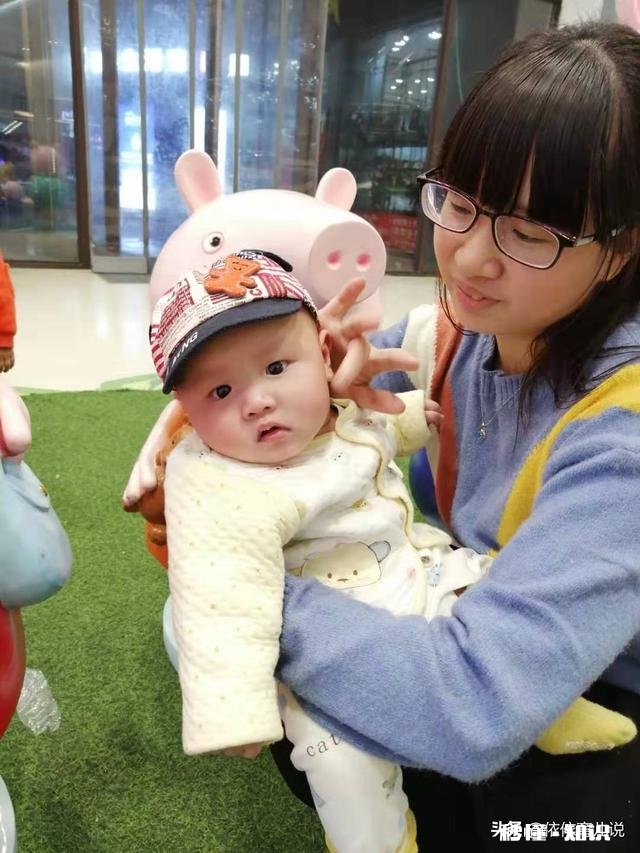 小孩是跟父母在外地读书好还是在老家读书好