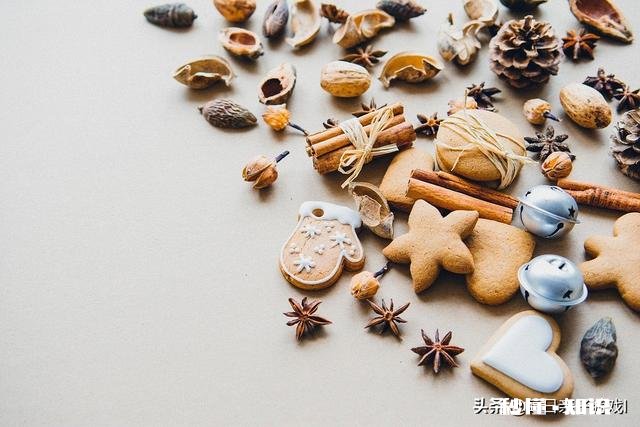 想给孩子买套餐具，哪种的好