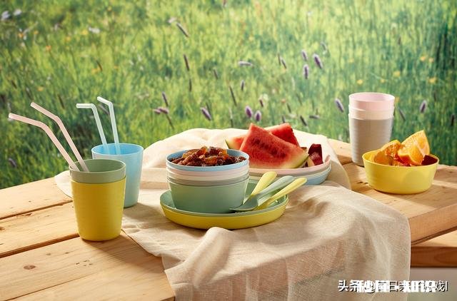 想给孩子买套餐具，哪种的好