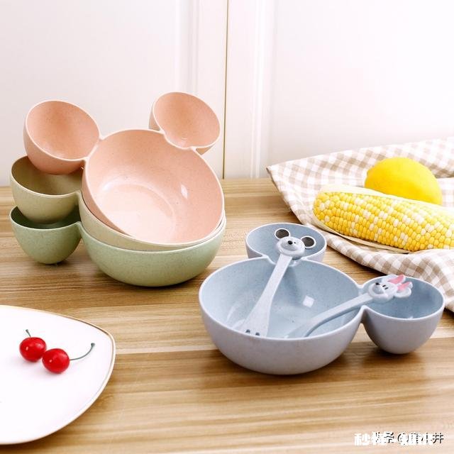 想给孩子买套餐具，哪种的好