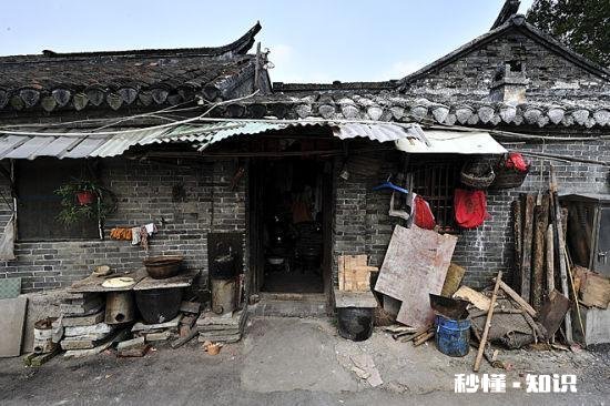 家里老房子快倒下了，可以申请批地建房吗注意什么