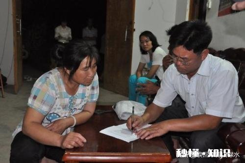 老人去逝土地确权没确一块儿子种地要承包费吗