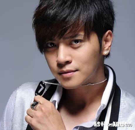 明星以前看不起网红，现在却都开起网络直播，你怎么看