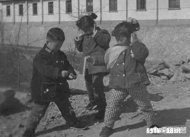 你们小时候过年的新衣服，都是多少钱买的