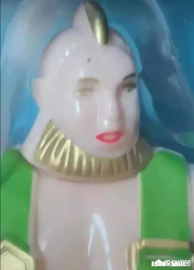 街边小贩沉迷王者荣耀，自制“山寨版”手办，玩家称求你住手，你有何看法