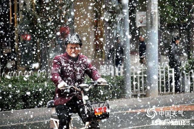 千树万树梨花开中的梨花，其实说的不是梨花，是雪花。这一说法是否属实为什么