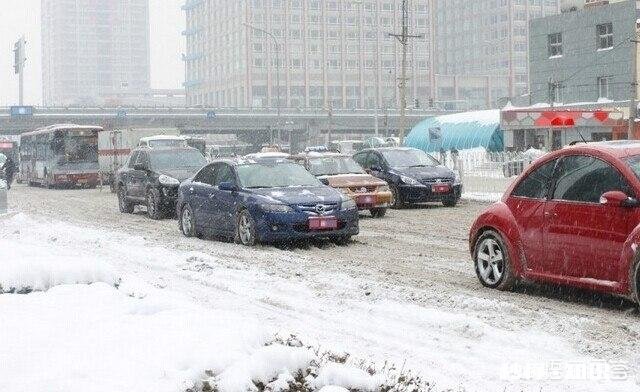 零下20多度,呼和浩特市公安局女警执勤时收到热咖啡,你怎么看