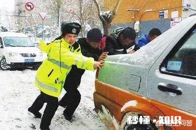 零下20多度,呼和浩特市公安局女警执勤时收到热咖啡,你怎么看