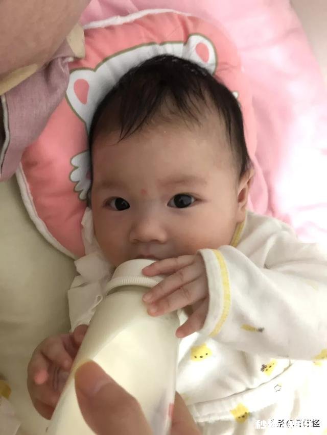 新生儿一饿喝奶粉就特别着急，经常呛奶怎么办