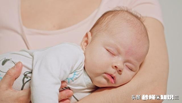 新生儿一饿喝奶粉就特别着急，经常呛奶怎么办