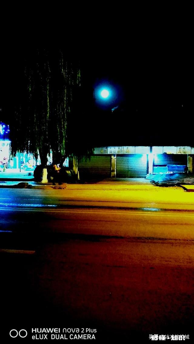 请问你们的华为手机怎么拍月亮的