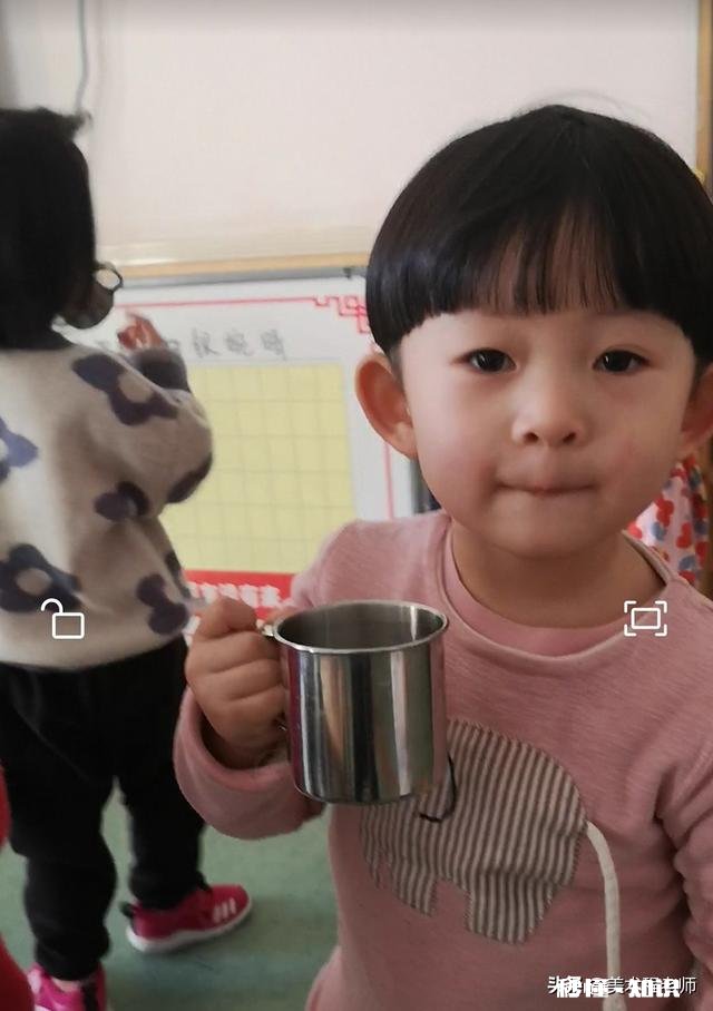 小孩三十个月了还不开口叫人，只是很久才说一个字，怎么办