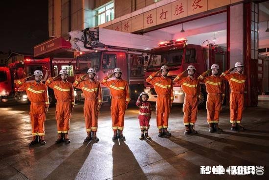 消防员穿那么多冲进火场不热吗