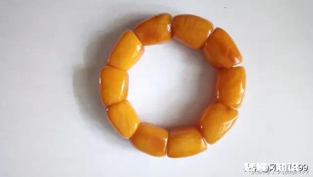 现在有人觉得带文玩手串已经过时了，而且很土老帽，你怎么看