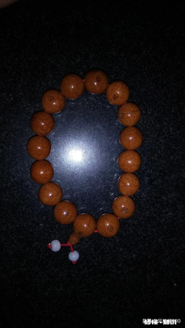 现在有人觉得带文玩手串已经过时了，而且很土老帽，你怎么看