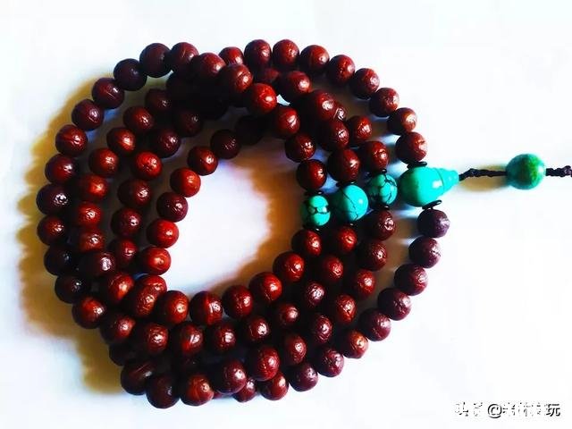 现在有人觉得带文玩手串已经过时了，而且很土老帽，你怎么看