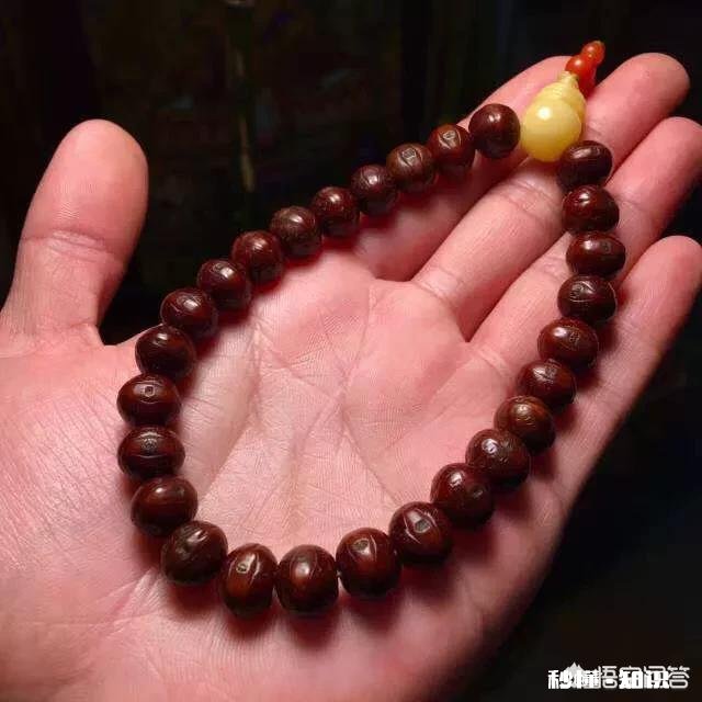 现在有人觉得带文玩手串已经过时了，而且很土老帽，你怎么看