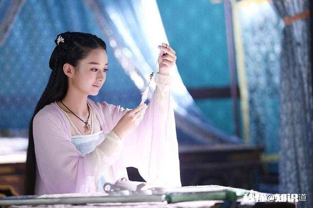 你能从唐诗中找出一句将抽象事物诗化为具体事物美的诗句吗