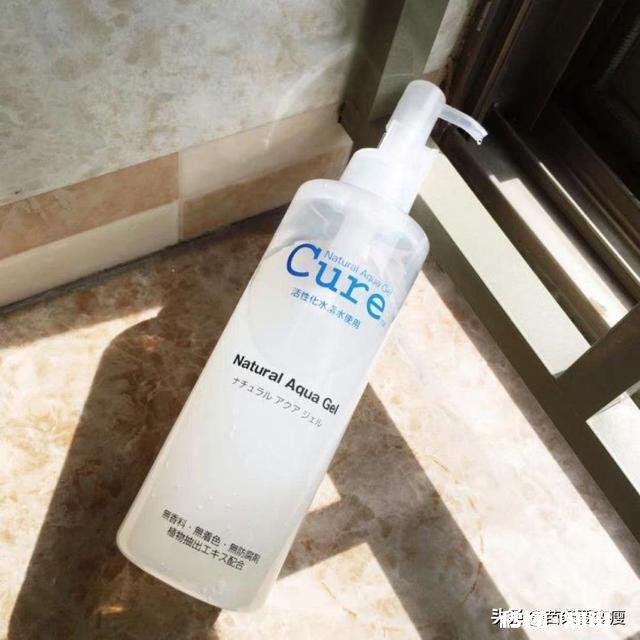 小姐姐们你们秋冬上气垫粉底都不卡粉吗，为什么我总是卡粉，怎么办