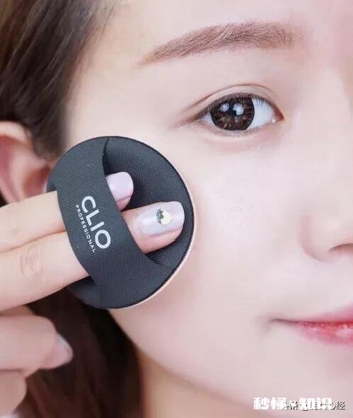 小姐姐们你们秋冬上气垫粉底都不卡粉吗，为什么我总是卡粉，怎么办