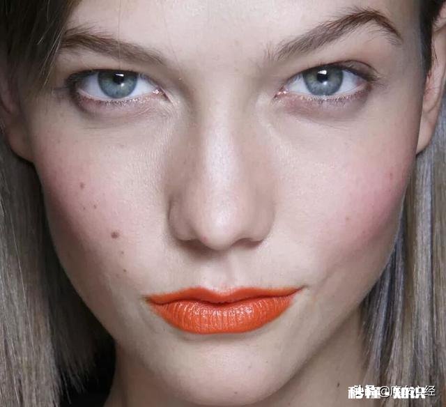 小姐姐们你们秋冬上气垫粉底都不卡粉吗，为什么我总是卡粉，怎么办