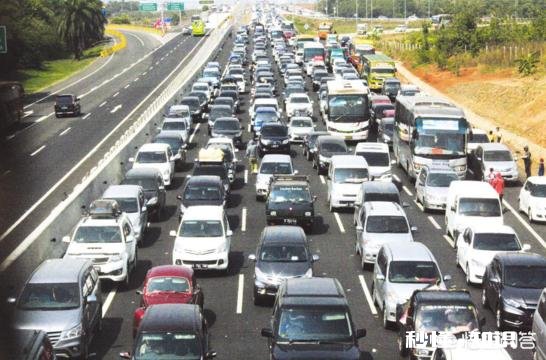 为什么每到节假日免费，很多高速公路就会堵车是因为车流量太大吗真实原因是什么