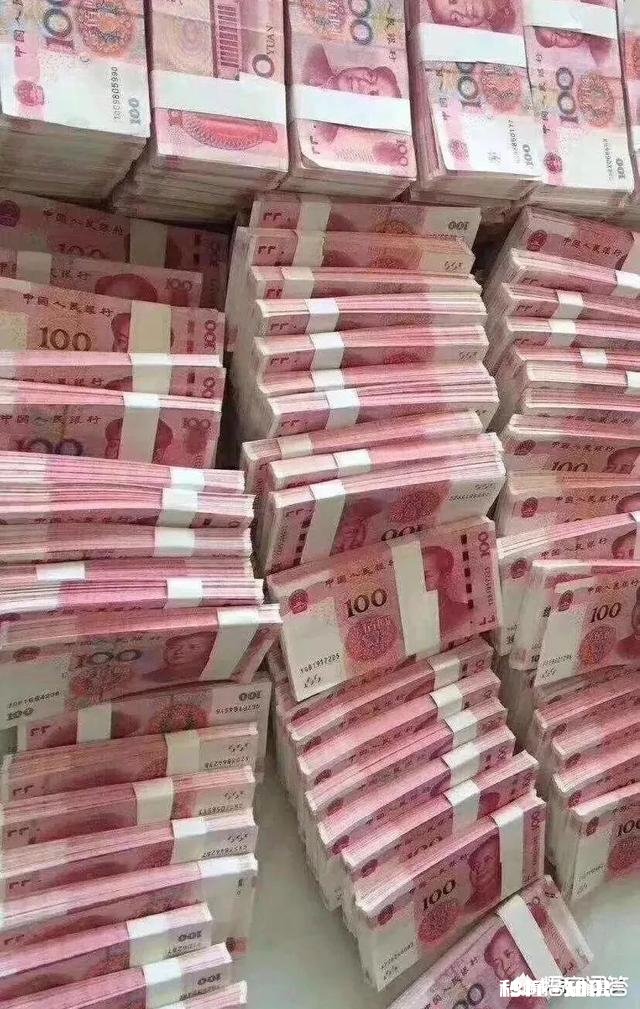 她 大学时陪在你身边的那个他，现在还在你身边吗