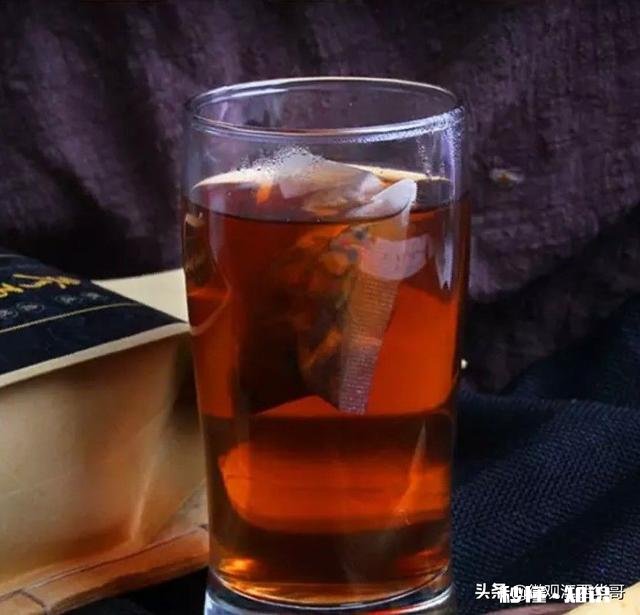 干桂花泡水冷却后变成橙红色正常吗