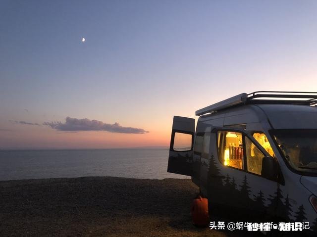 独自一个人出游的话，你会选择房车还是床车还是徒步露营