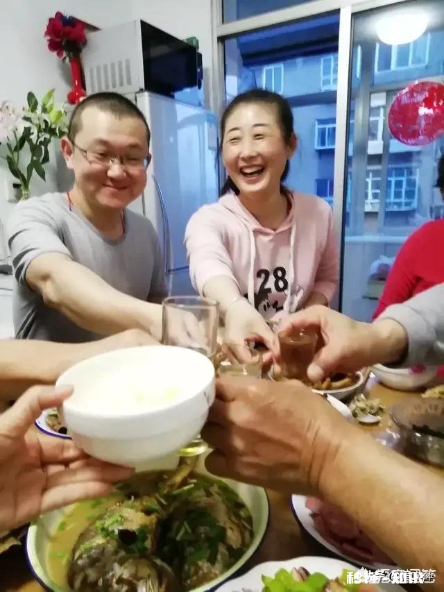 父母只给儿子买婚房，但女儿出嫁时一分不给，父母这样做对吗