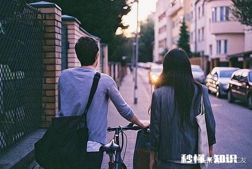 与刚认识的女友一见面就被花了一千，这算是被骗了吗